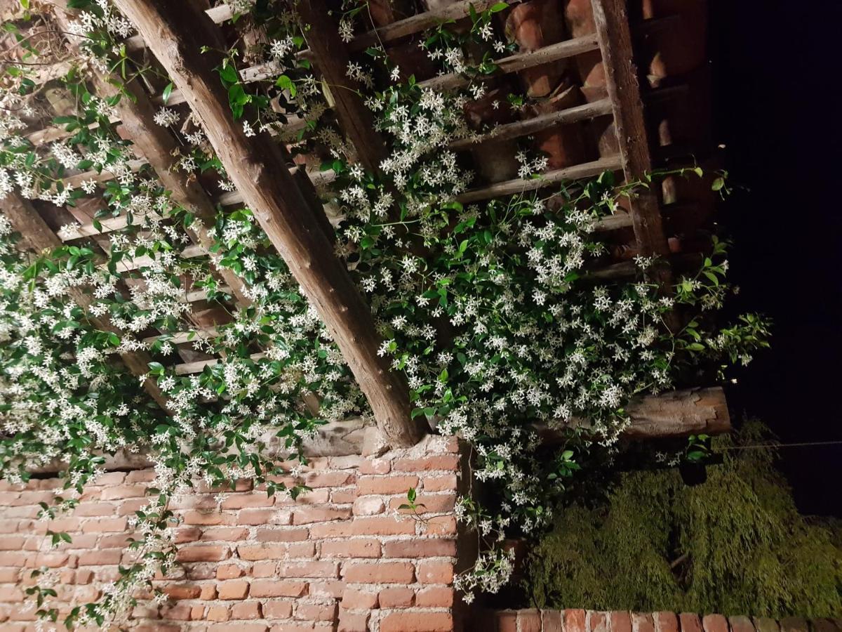 Az.Agr.Cascina Moretta Momo Buitenkant foto